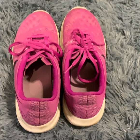 Nike gym shoes - Picture 3 of 5